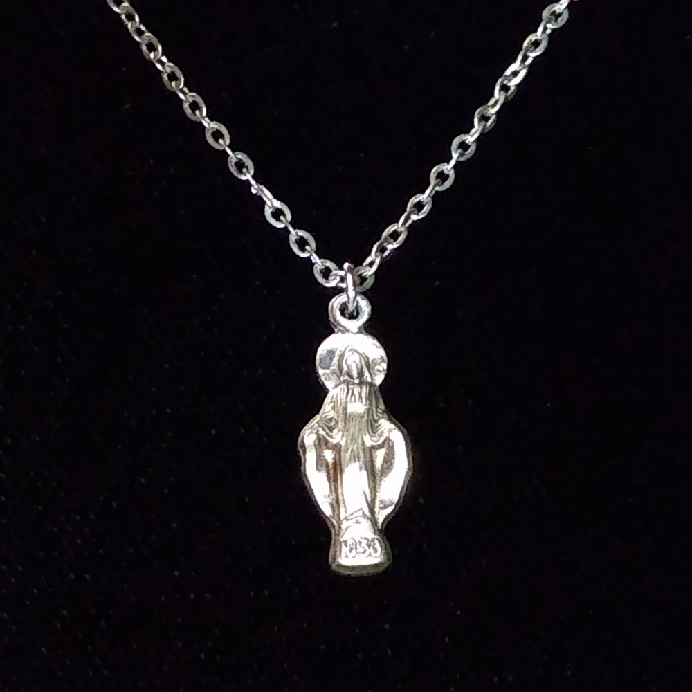 Blessed Virgin Mary pendant w/chain